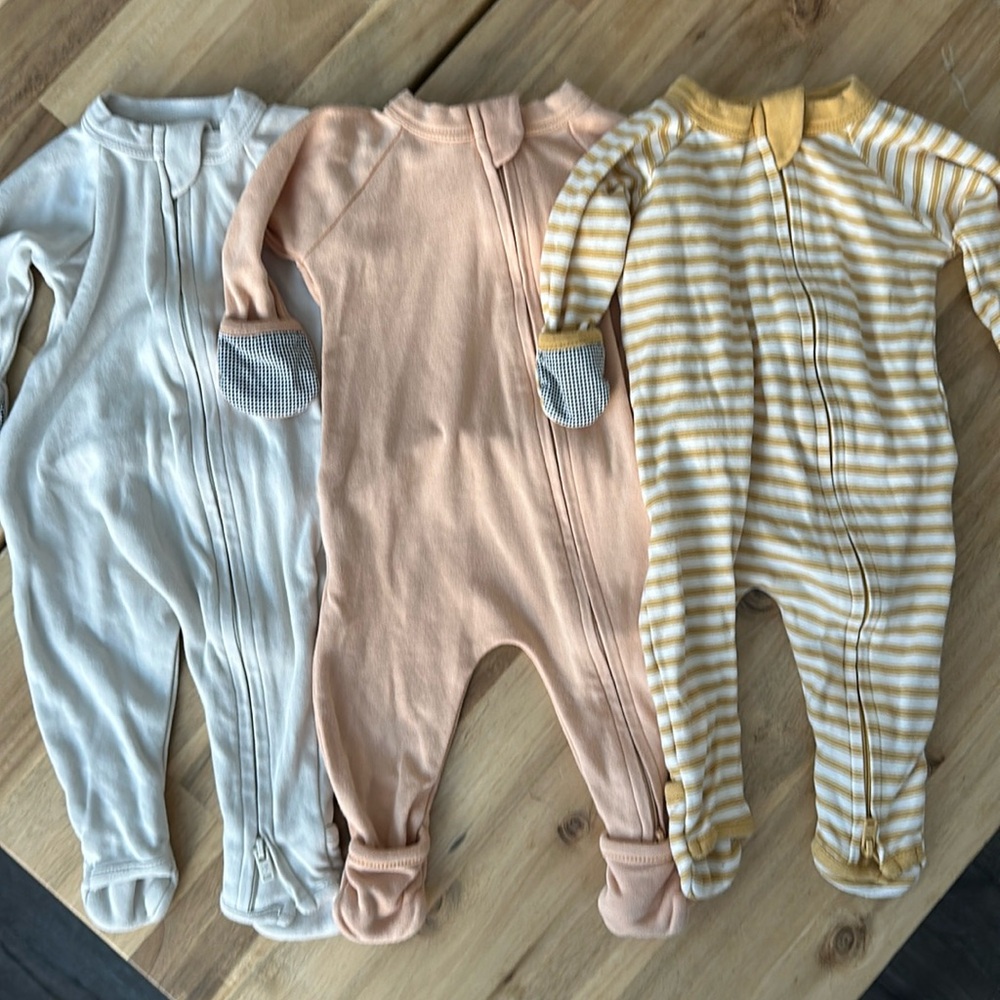 Newborn Goumi footies